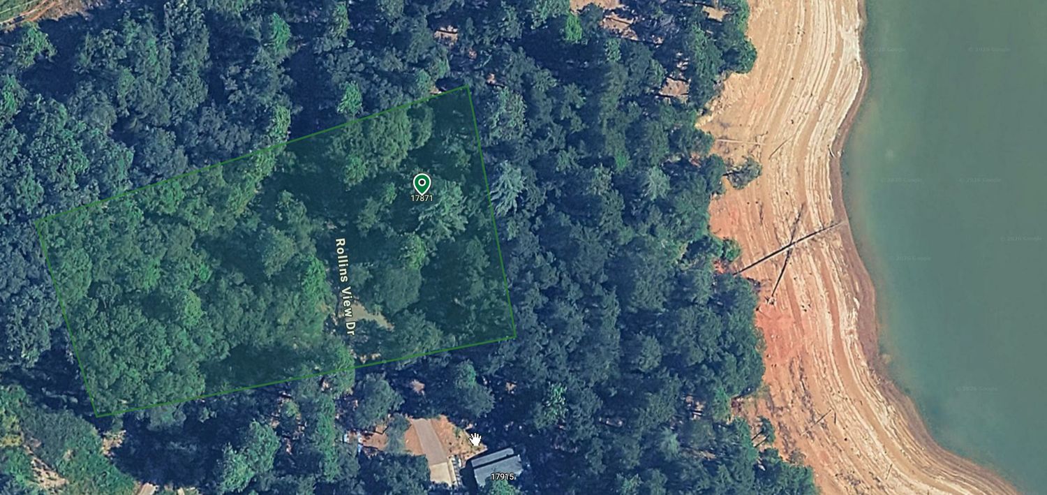 Satellite view showing the parcel outline among the trees near the Rollins Lake shoreline